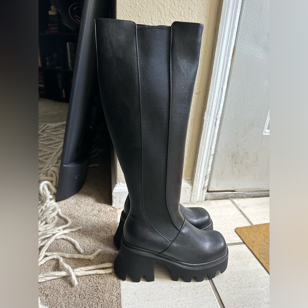 Lamoda knee high platform boots